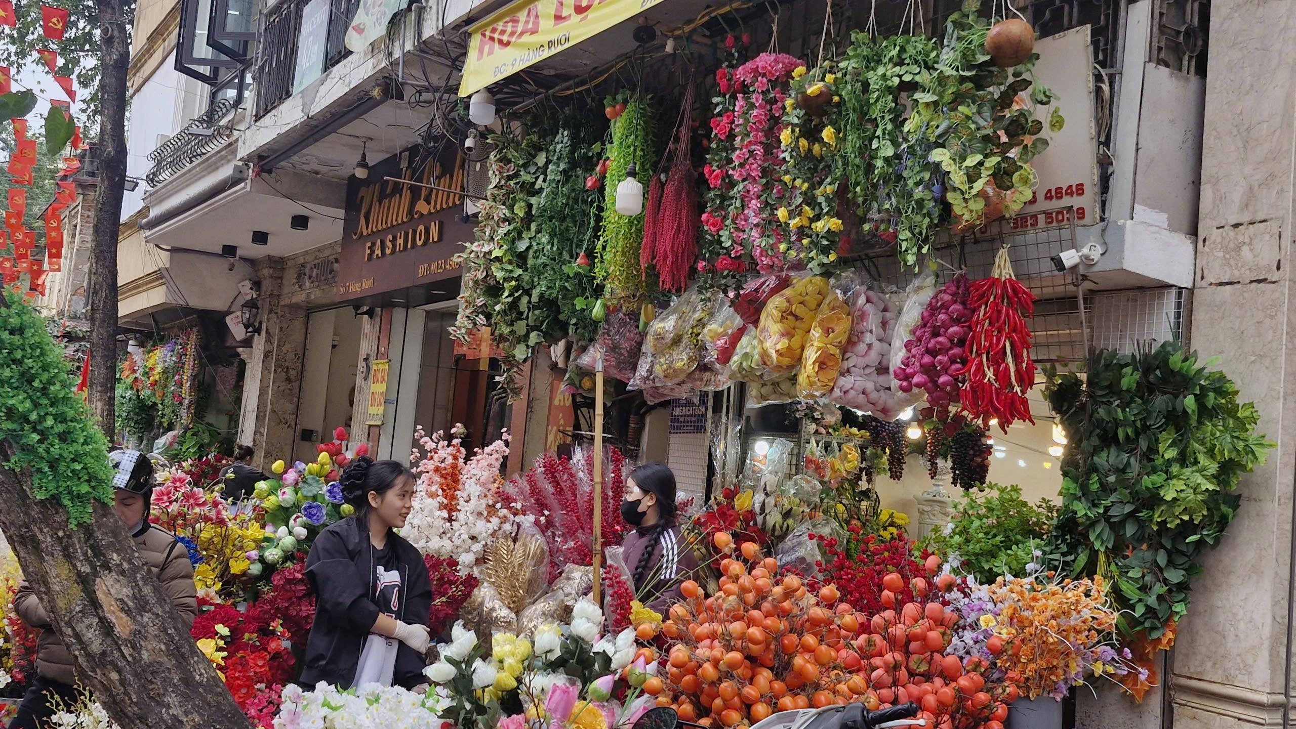 Rộn ràng phố cổ đón Xuân sang - ảnh 12