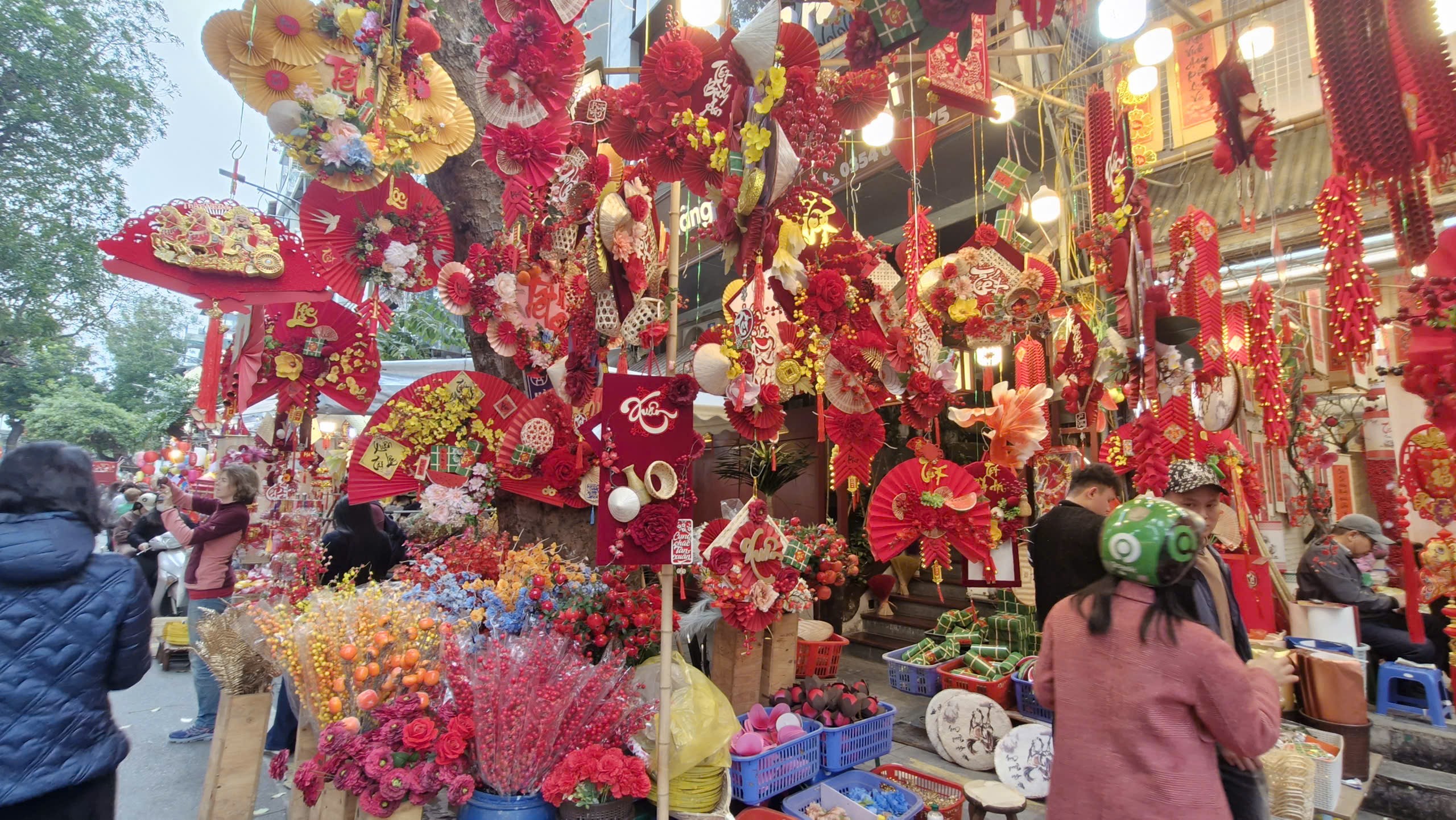 Rộn ràng phố cổ đón Xuân sang - ảnh 2