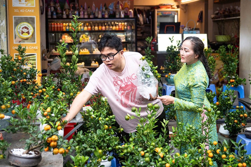 Hơn 30 nghìn lượt khách tham quan, mua sắm tại Chợ hoa Xuân phố cổ - ảnh 2