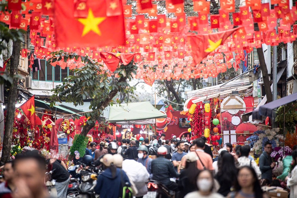 Hơn 30 nghìn lượt khách tham quan, mua sắm tại Chợ hoa Xuân phố cổ - ảnh 3