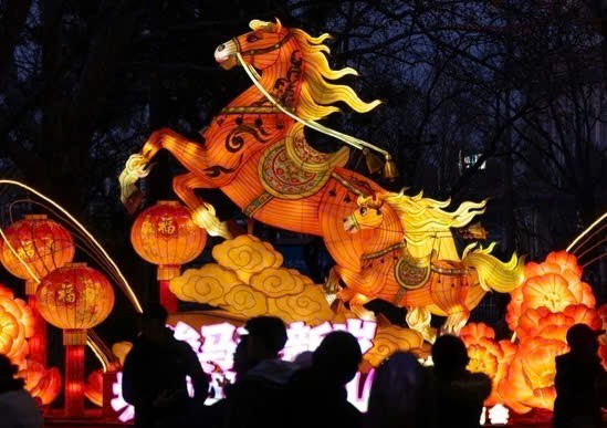 Người dân các nước châu Á đón Tết Nguyên đán Bính Ngọ - ảnh 1