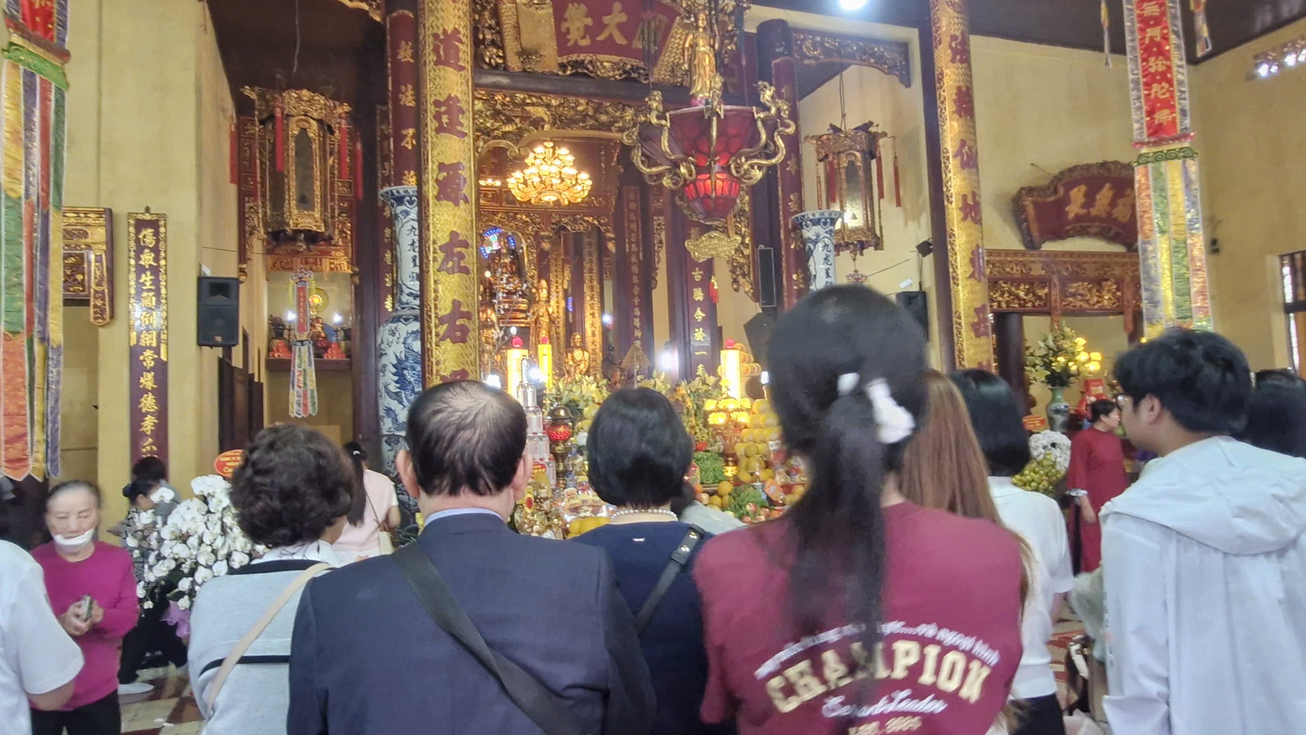 Người dân Thủ đô nô nức đi lễ đầu năm  - ảnh 9