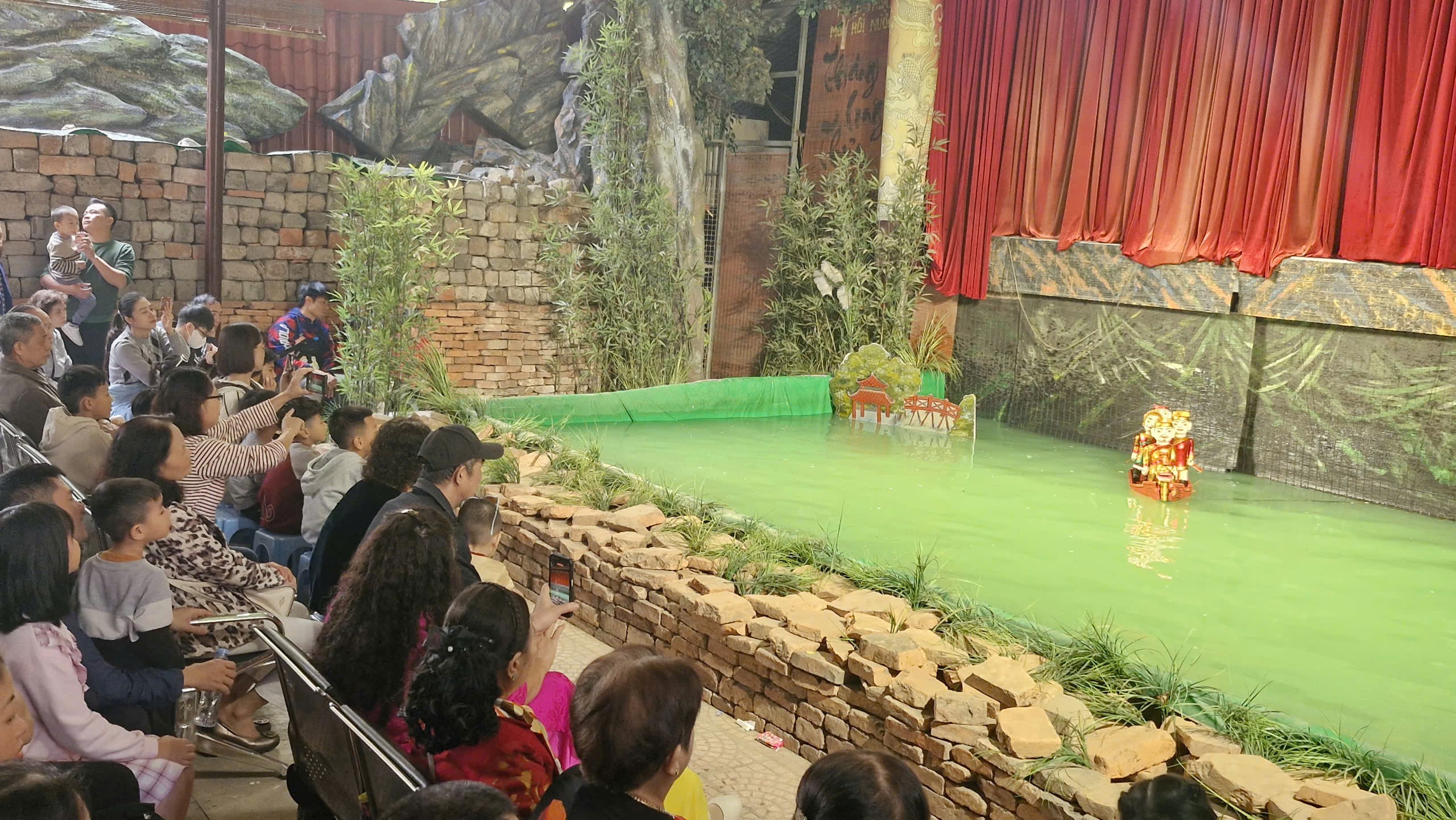 Du lịch Hà Nội hút khách trong kỳ nghỉ Tết Nguyên đán - ảnh 4