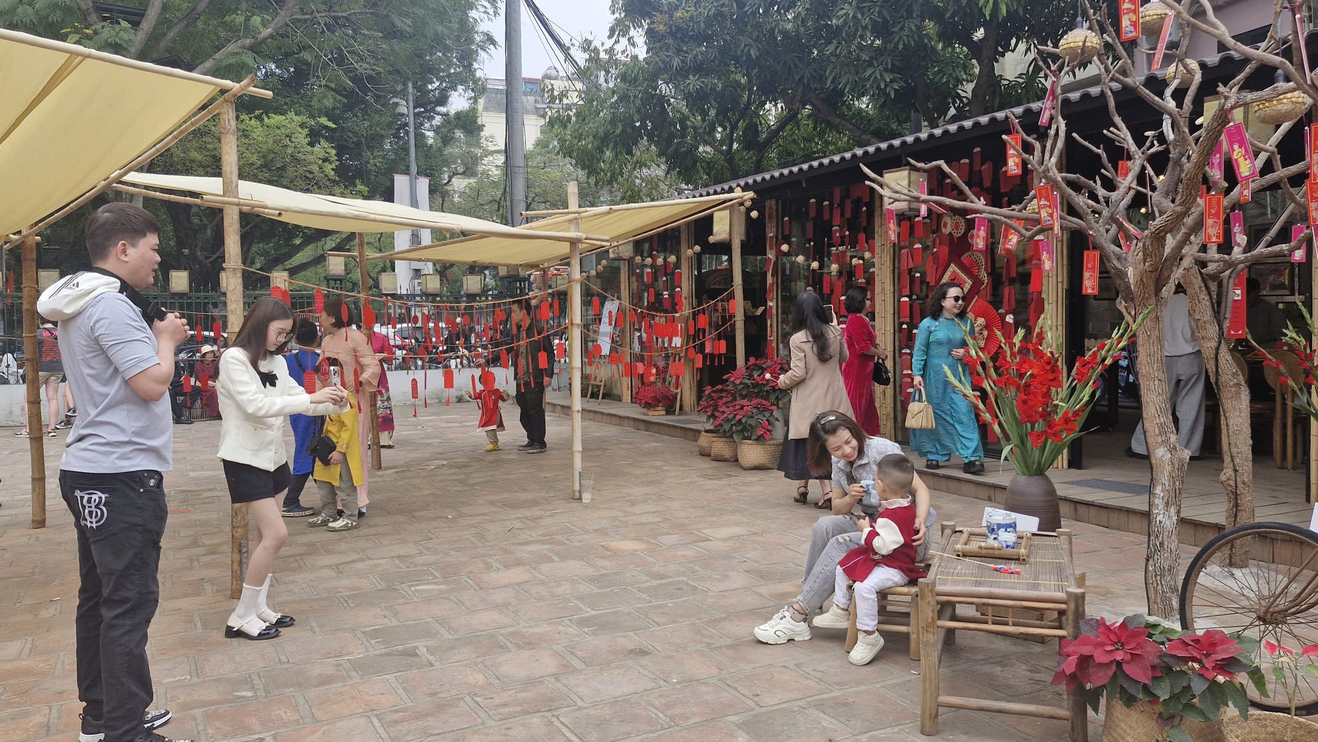 Gìn giữ và phát huy giá trị văn hoá truyền thống trong bối cảnh mới - ảnh 2