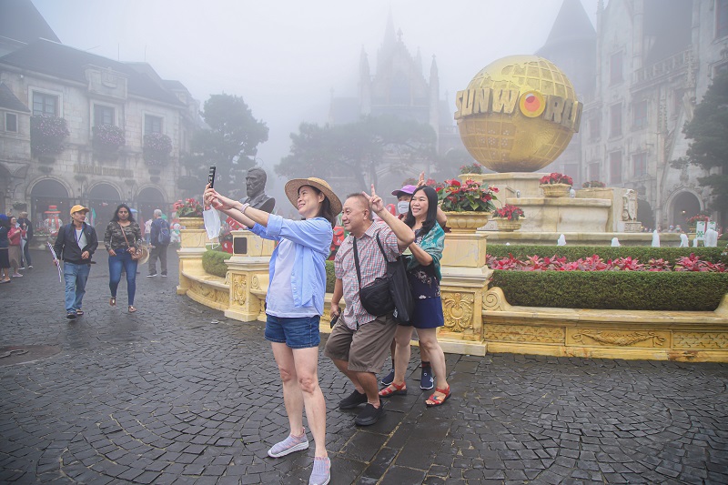 Du khách “phải lòng” không khí lễ hội cuối năm tại Sun World Ba Na Hills - ảnh 11