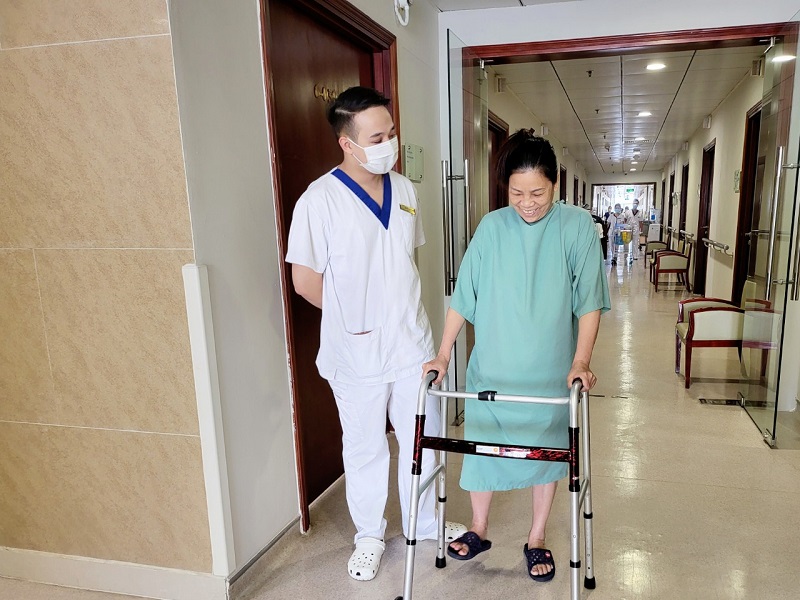 Vinmec: Ứng dụng thành công kỹ thuật “cá thể hóa” thay khớp háng “4 không” - ảnh 3