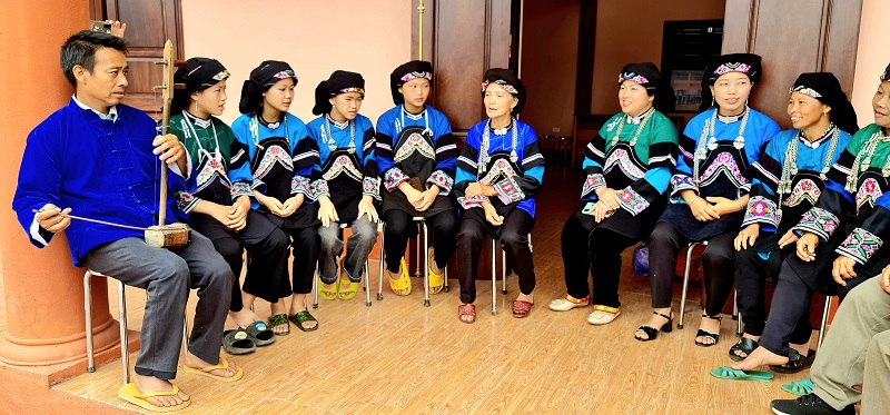 Nghệ nhân tâm huyết gìn giữ văn hóa dân tộc Bố Y - ảnh 1