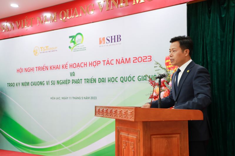 Doanh nhân Đỗ Quang Hiển nhận kỷ niệm chương Vì sự nghiệp phát triển Đại học Quốc gia Hà Nội - ảnh 2