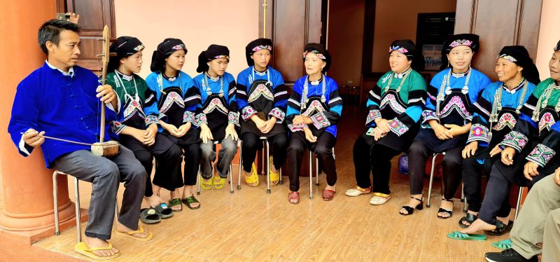 Nghệ nhân tâm huyết gìn giữ văn hóa dân tộc Bố Y - ảnh 1