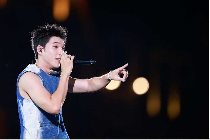 Hơn 8.000 khán giả “cháy” suốt hơn 6 tiếng cùng Charlie Puth và dàn sao Việt tại 8Wonder - ảnh 14