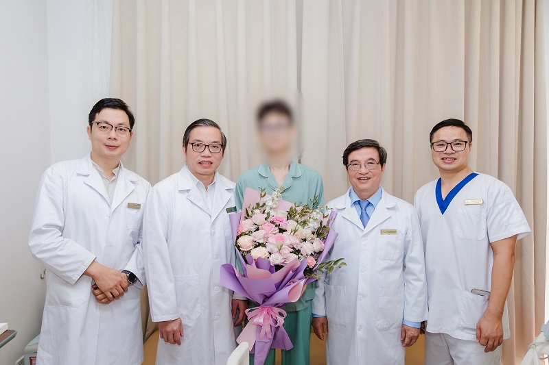 Chàng trai trẻ vượt “cửa tử” sau ca phẫu thuật khối u xương khổng lồ cực hiếm gặp - ảnh 4