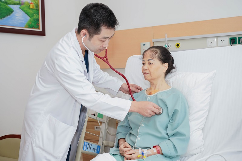 “5 phút vàng” hồi sinh bệnh nhân vỡ tim, 2 lần chết lâm sàng - ảnh 1