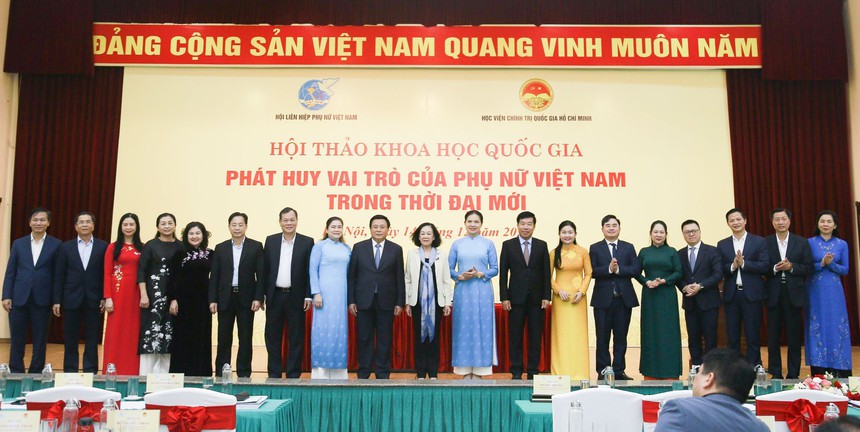 Trưởng Ban Tổ chức TƯ Trương Thị Mai: Phụ nữ Việt Nam thời đại mới cần thực hiện 8 chữ vàng Bác Hồ tặng thế nào?- Ảnh 2.
