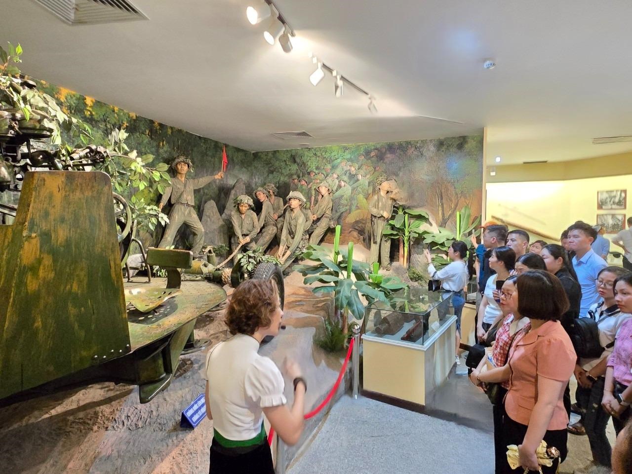 Triệu trái tim hướng về Điện Biên - ảnh 4