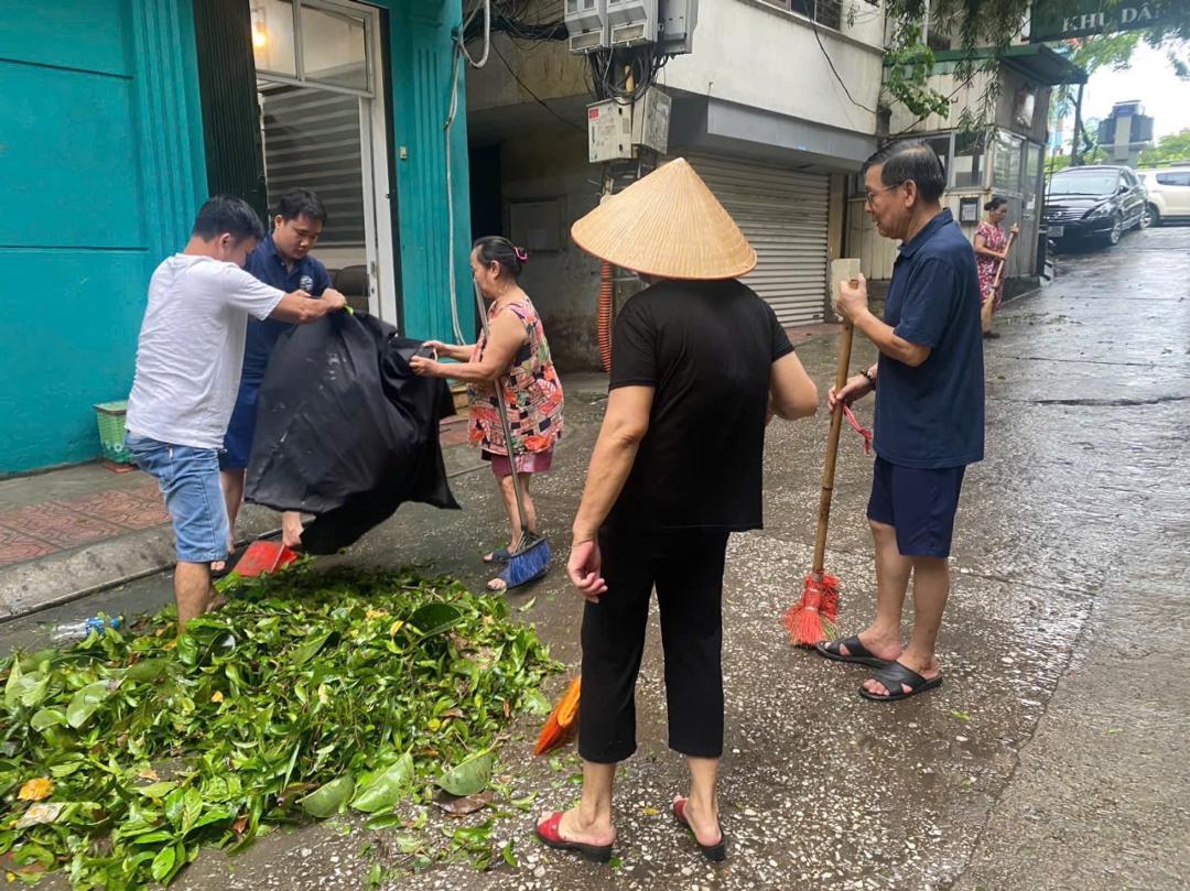 Hội viên, phụ nữ quận Ba Đình, Cầu Giấy góp sức khắc phục hậu quả bão số 3 - ảnh 1