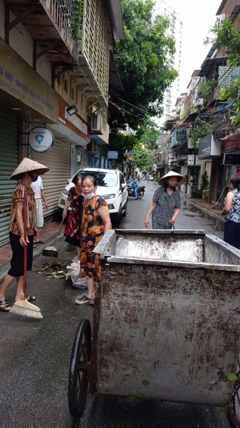 Hội viên, phụ nữ quận Ba Đình, Cầu Giấy góp sức khắc phục hậu quả bão số 3 - ảnh 2