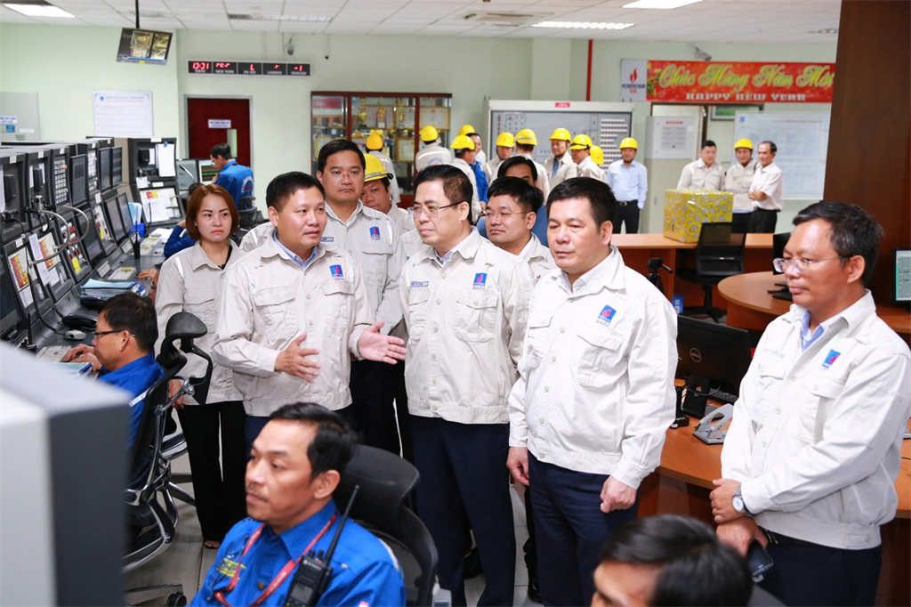 Bộ trưởng Bộ Công Thương Nguyễn Hồng Diên kiểm tra công tác sản xuất tại NMLD Dung Quất - ảnh 1