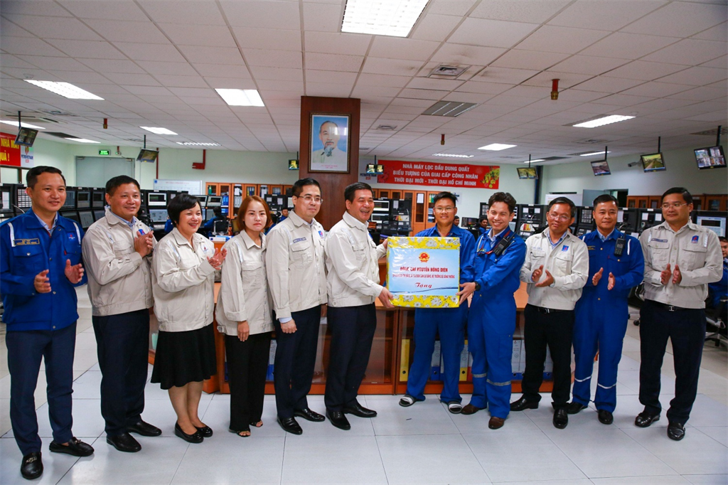 Bộ trưởng Bộ Công Thương Nguyễn Hồng Diên kiểm tra công tác sản xuất tại NMLD Dung Quất - ảnh 2