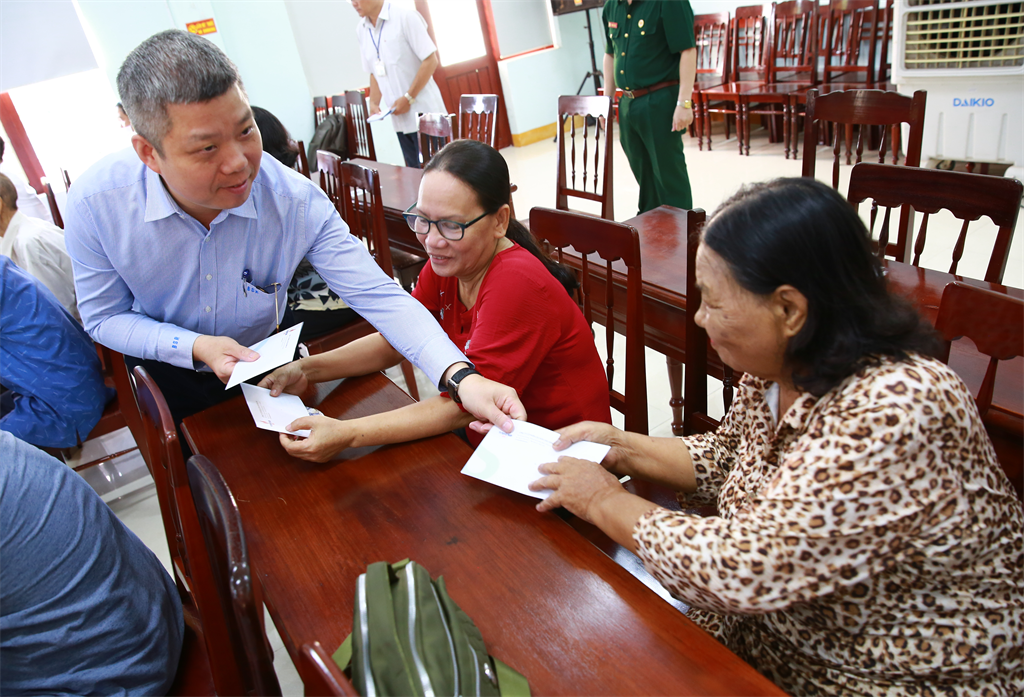 BSR thực hiện chương trình tri ân nhân kỷ niệm 77 năm ngày Thương binh liệt sĩ (27/7) - ảnh 10