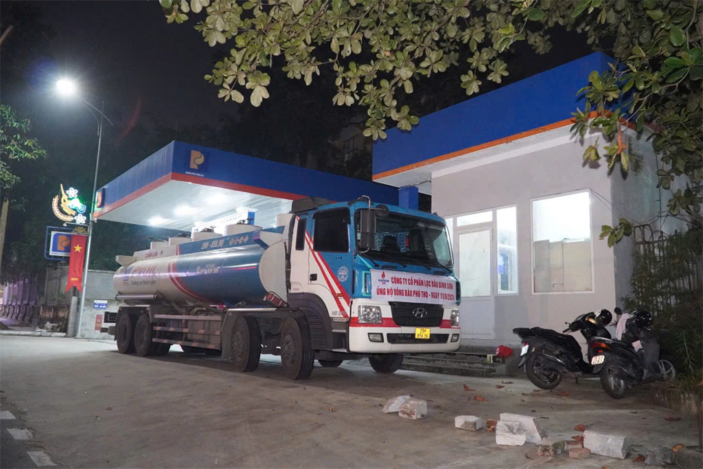 BSR hỗ trợ hơn 93.000 lít xăng dầu cho các tỉnh phía Bắc để cứu trợ bão lũ - ảnh 2
