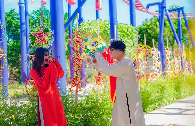 Đón trung thu sớm, “check-in” phố lồng đèn ở Da Nang Downtown dịp Tết Độc lập - ảnh 1
