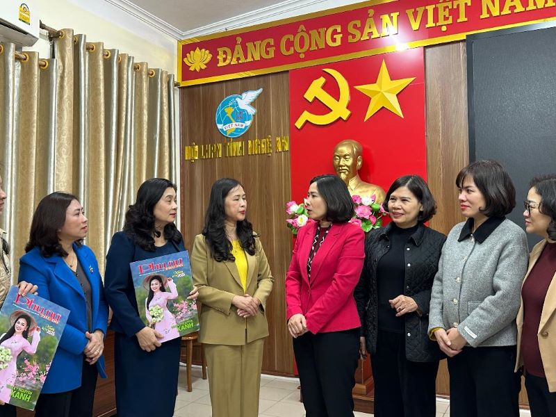 Hội LHPN Hà Nội thực hiện chương trình Đồng hành cùng phụ nữ biên cương tại tỉnh Nghệ An - ảnh 3