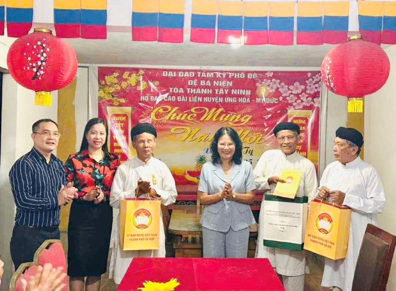 Lãnh đạo MTTQ Việt Nam TP Hà Nội thăm hỏi các chức sắc tôn giáo là Mẹ VNAH,người có công - ảnh 2