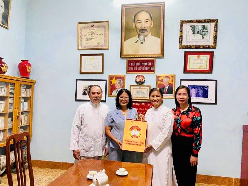 Lãnh đạo MTTQ Việt Nam TP Hà Nội thăm hỏi các chức sắc tôn giáo là Mẹ VNAH,người có công - ảnh 3