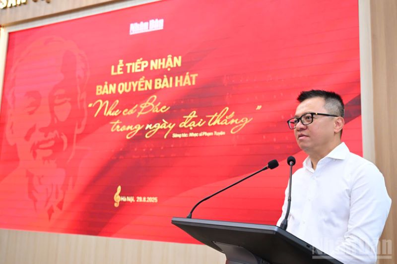 Nhạc sĩ Phạm Tuyên trao tặng ca khúc “Như có Bác trong ngày đại thắng” cho Báo Nhân Dân - ảnh 2