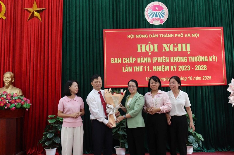 Đồng chí Trần Văn Nhung giữ chức Phó Chủ tịch Hội Nông dân Thành phố Hà Nội nhiệm kỳ 2023-2028 - ảnh 1