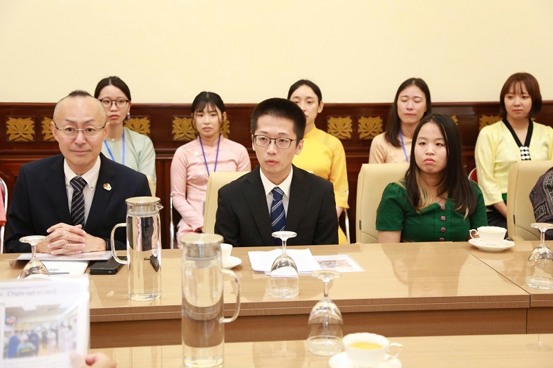 Tình nguyện viên JICA chào xã giao Thứ trưởng Bộ Ngoại giao   - ảnh 3