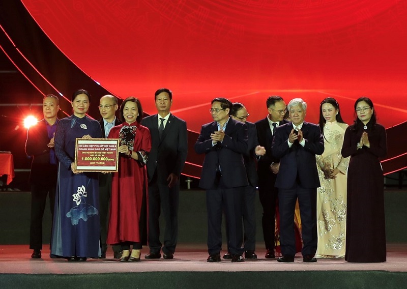 Thủ tướng kêu gọi đồng bào cả nước đoàn kết một lòng, hướng về miền Trung - ảnh 5