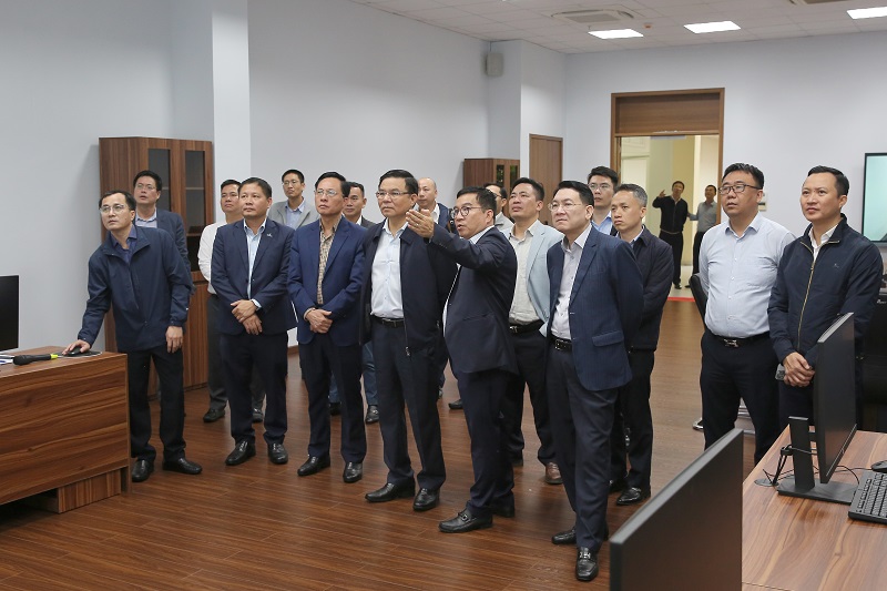 “Thiết thực đẩy mạnh sản xuất kinh doanh hoàn thành vượt mức toàn bộ các chỉ tiêu kế hoạch quản trị 2025, bù đắp những thiệt hại mà đất nước đang phải đối mặt do mưa lũ” - ảnh 1