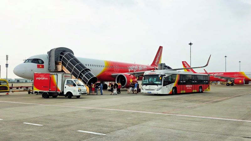 Vietjet tự phục vụ mặt đất: Tỷ lệ đúng giờ tại Tân Sơn Nhất tăng mạnh, sẵn sàng cho mùa cao điểm cuối năm - ảnh 1