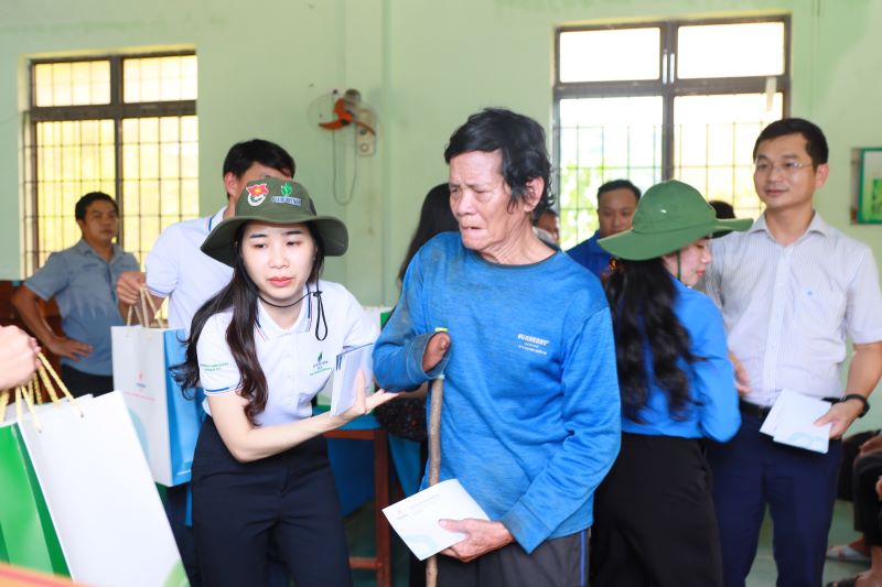 “Nghĩa tình đong đầy” giữa mùa lũ - Petrovietnam và BSR chung tay vì đồng bào vùng lũ - ảnh 6