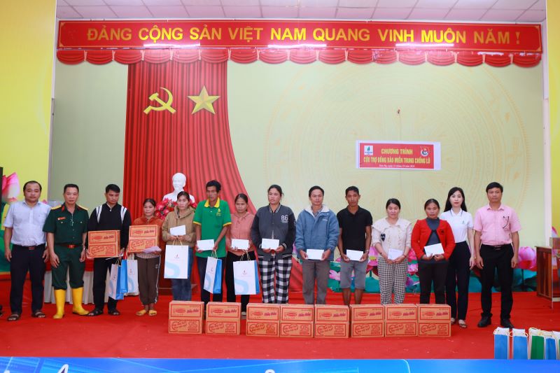 “Nghĩa tình đong đầy” giữa mùa lũ - Petrovietnam và BSR chung tay vì đồng bào vùng lũ - ảnh 8