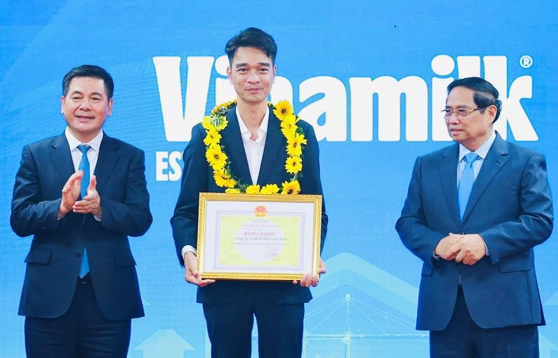 Vinamilk là doanh nghiệp ngành sữa duy nhất nhận Bằng khen xuất khẩu tiêu biểu của Bộ Công Thương - ảnh 1