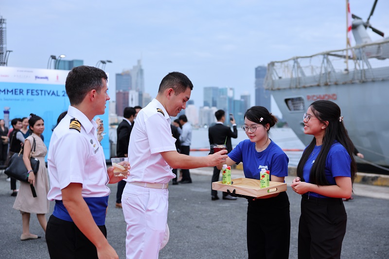 Bật mí món Việt xuất hiện trong sự kiện đón tàu Hải quân Hoàng gia Anh - ảnh 8