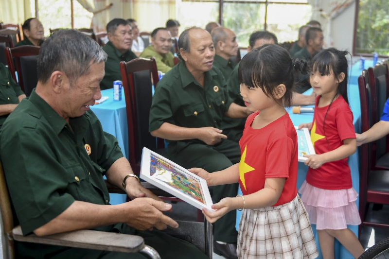 Vinamilk “Viết tiếp câu chuyện hòa bình” bằng tranh và hành động - ảnh 3