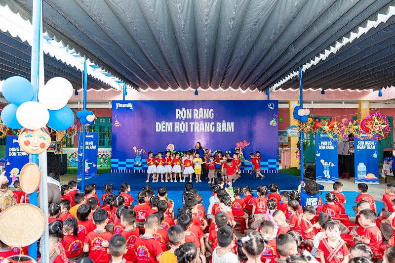Vinamilk đồng hành mang Tết Trung thu đến hơn 10.000 trẻ em trên cả nước - ảnh 1