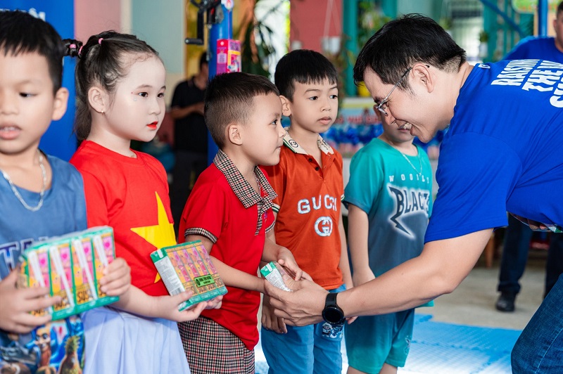 Vinamilk đồng hành mang Tết Trung thu đến hơn 10.000 trẻ em trên cả nước - ảnh 3