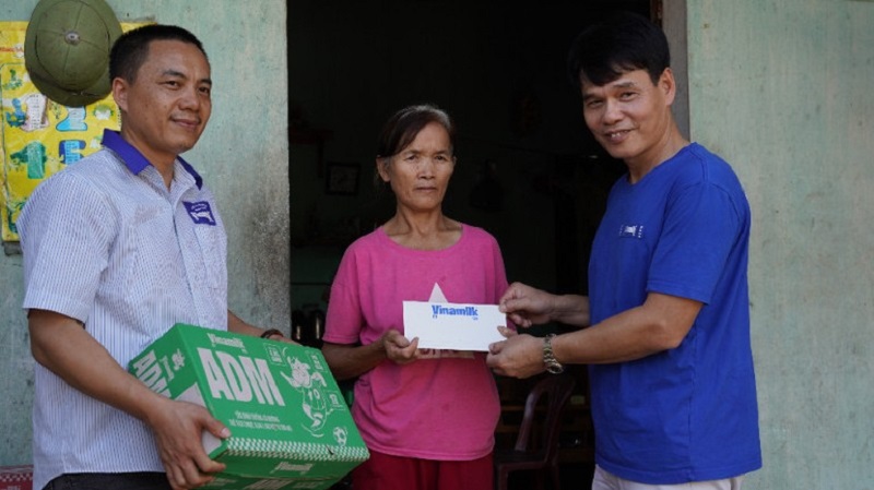 Hàng trăm nghìn sản phẩm dinh dưỡng Vinamilk được trao tặng cho bà con vùng bão lũ - ảnh 6