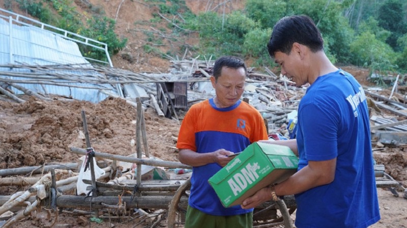 Hàng trăm nghìn sản phẩm dinh dưỡng Vinamilk được trao tặng cho bà con vùng bão lũ - ảnh 7