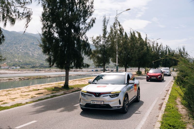 Lăn bánh chỉ gần 900 triệu đồng, VinFast VF 8 là mẫu xe “đáng đồng tiền bát gạo” dịp Tết này - ảnh 1