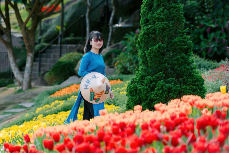 Hoa vông nem vào mùa nở rộ như “lửa đỏ” khắp núi Bà Đen - ảnh 6