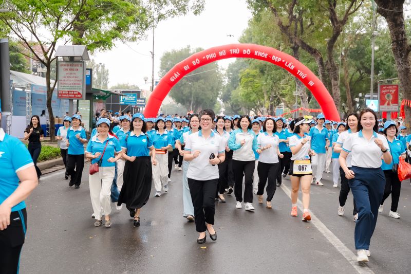Hơn 1.000 đại biểu tham dự Giải Đi bộ Phụ nữ Thủ đô khỏe đẹp lần thứ III - ảnh 3
