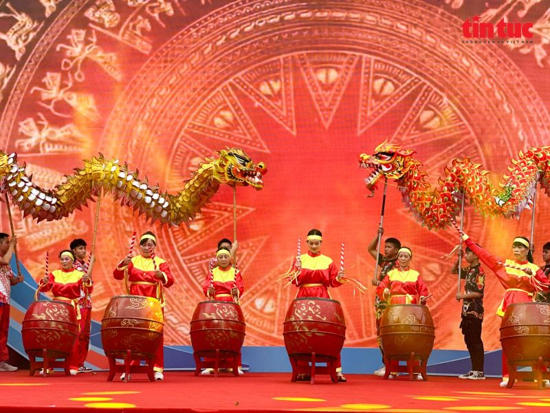 Hơn 1.000 đại biểu tham dự Giải Đi bộ Phụ nữ Thủ đô khỏe đẹp lần thứ III - ảnh 9