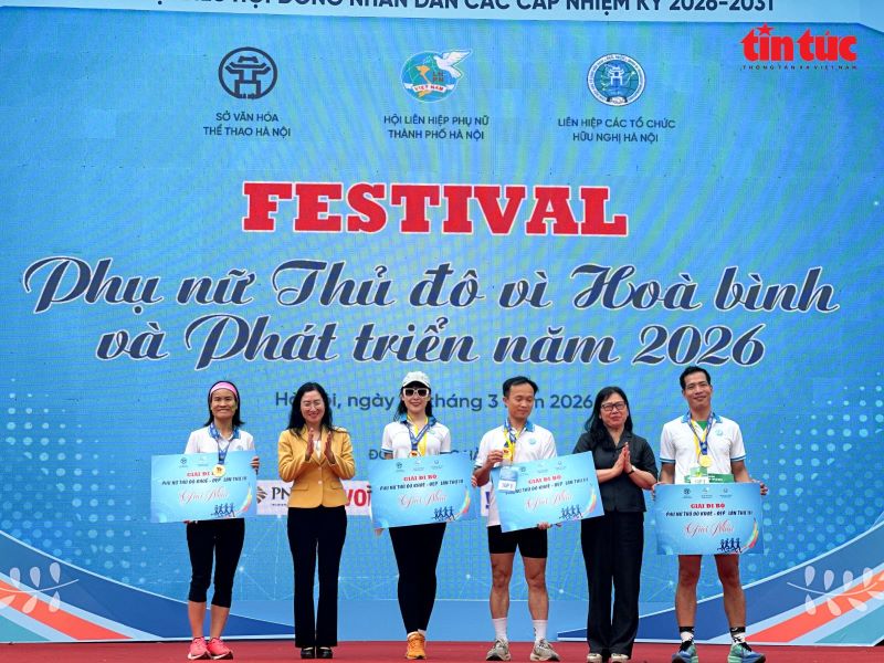 Hơn 1.000 đại biểu tham dự Giải Đi bộ Phụ nữ Thủ đô khỏe đẹp lần thứ III - ảnh 4