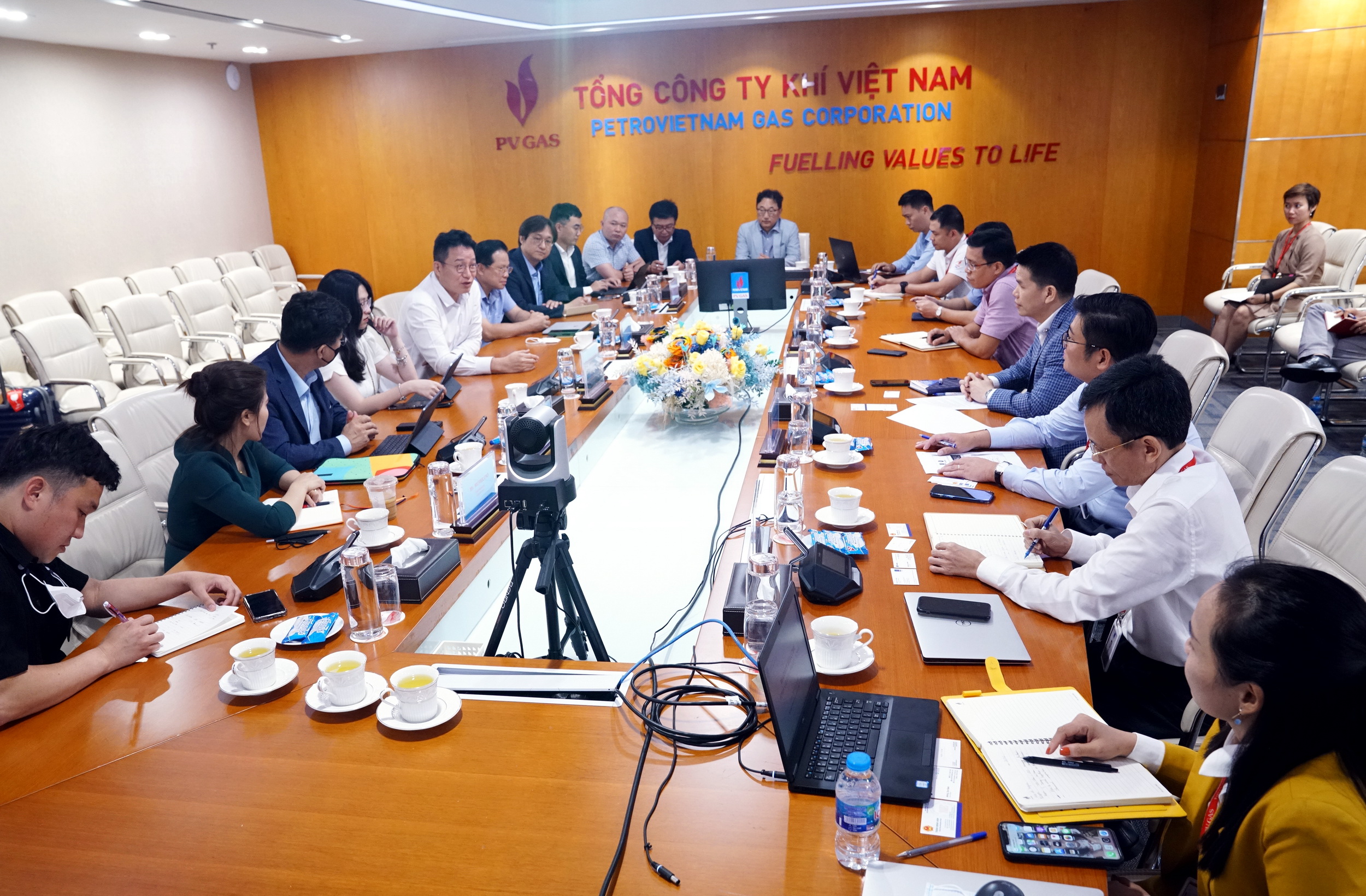 PV GAS gặp gỡ tổ hợp nhà đầu tư đến từ Hàn Quốc, Singapore và Thái Lan - ảnh 1