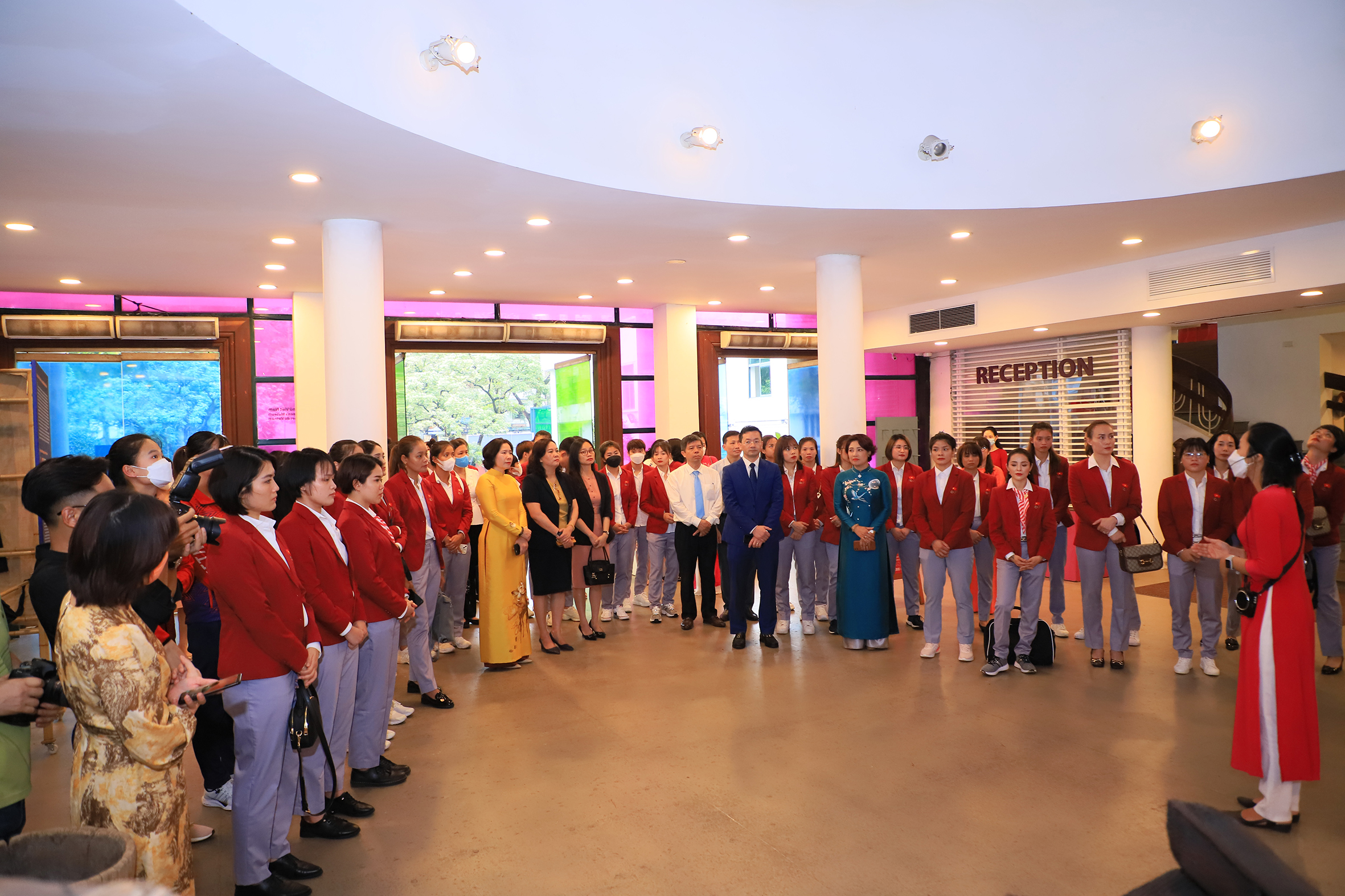 Nụ cười, nước mắt phía sau hành trình đến vinh quang của những “cô gái Vàng“ - ảnh 1